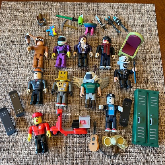 Roblox Figures & Misc Pieces * LOT * Figurines * EUC * Poseable - Picture 1 of 9